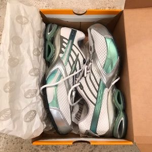 MAKE AN OFFER. NWT Avia Women’s Running Sneaker